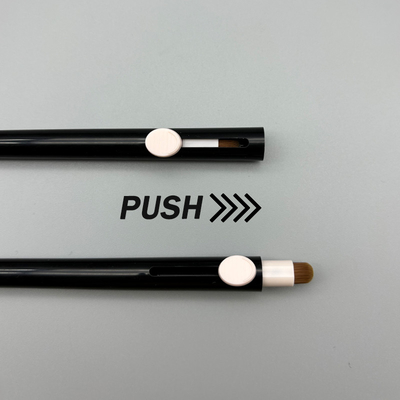 良い価格 空っぽのTwist Up リップライナー コンテナ OEM ロゴ イーライナー鉛筆 梱包 リップライナー コンテナ 押す引くリップブラシ オンライン